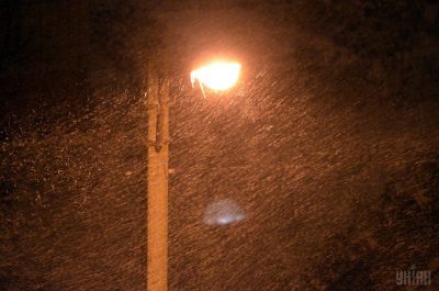 Снегопады привели к задержкам в движении поездов / Фото УНИАН Снегопады привели к задержкам в движении поездов / Фото УНИАН