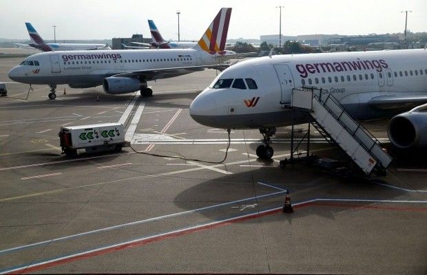 Пилоты и члены экипажа летающих в ЕС авиакомпаний теперь будут проходить алкотесты