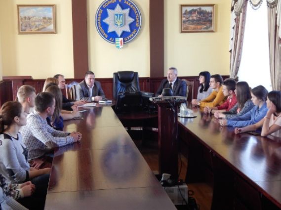 Доцент Бережанський на зустрічі зі студентами / Фото zk.npu.gov.ua Доцент Бережанський на зустрічі зі студентами / Фото zk.npu.gov.ua