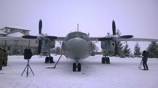 Санитарный самолет Ан-26, названный в честь Дмитрия Майбороды, передали 456-й бригаде / lenta.vn.ua Санитарный самолет Ан-26, названный в честь Дмитрия Майбороды, передали 456-й бригаде / lenta.vn.ua