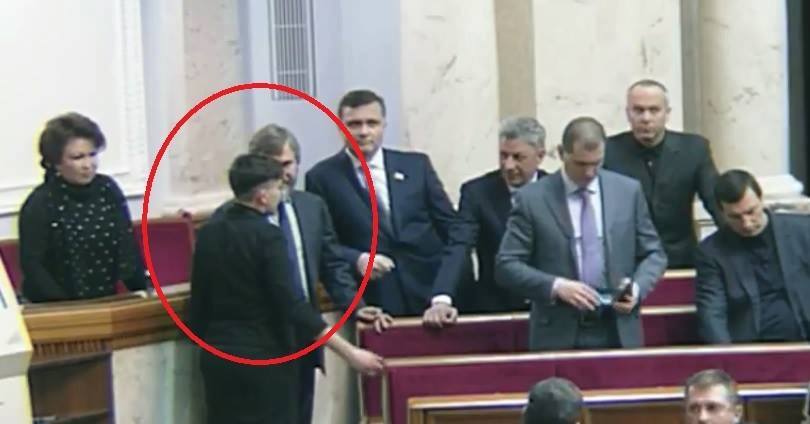 Савченко после голосования подошла к Новинского / facebook.com/leo.shvets