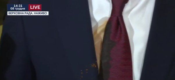Ляшко облили соком в Раді / Скріншот відео Ляшко облили соком в Раді / Скріншот відео