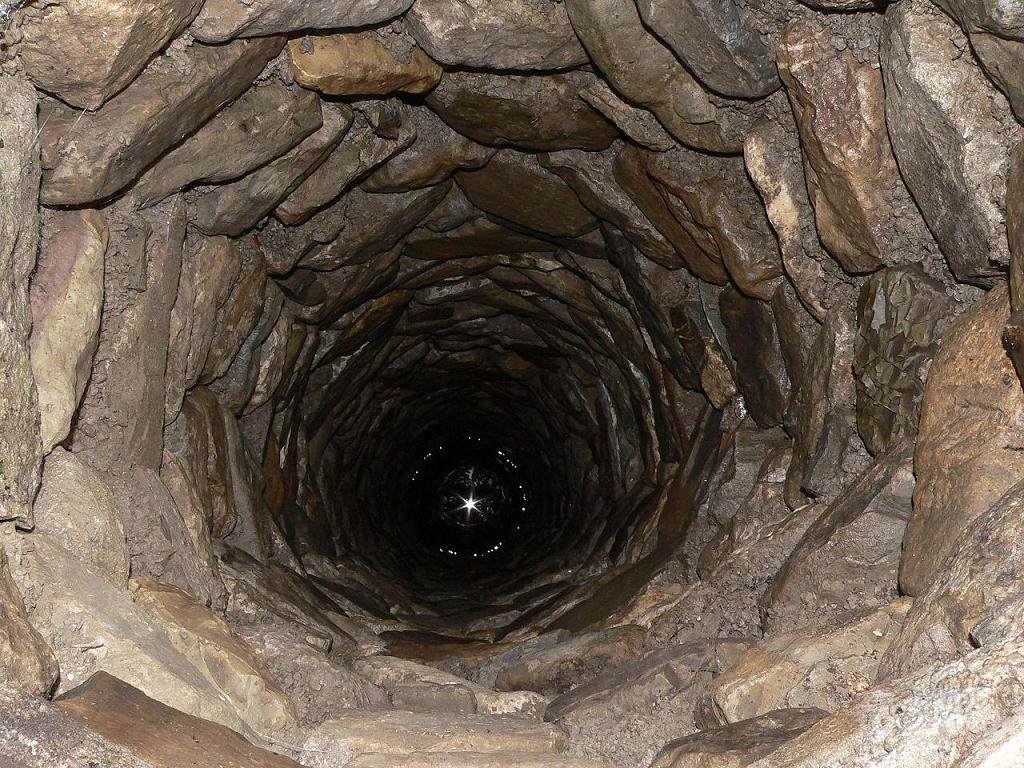 Хлопчик провів півтори години по пояс у холодній воді / Фото poradumo.com.ua Хлопчик провів півтори години по пояс у холодній воді / Фото poradumo.com.ua