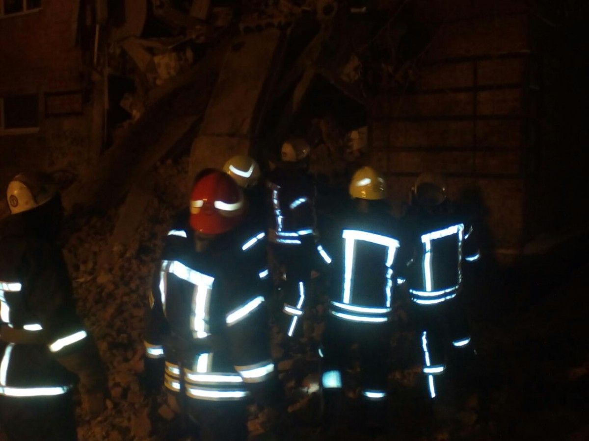Обвалився один із під'їздів гуртожитку / ДСНС Обвалився один із під'їздів гуртожитку / ДСНС
