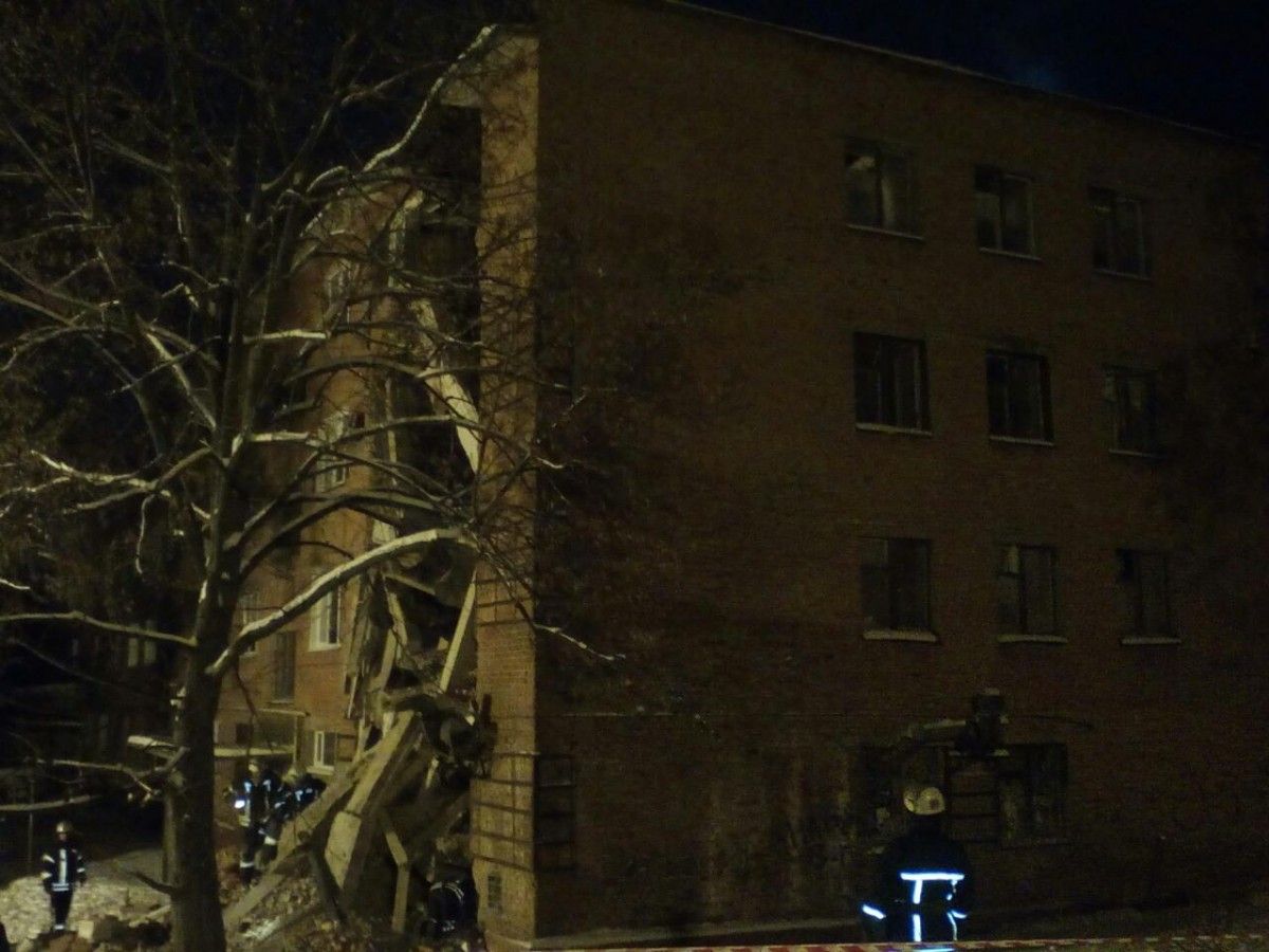 Всього у гуртожитку мешкали 180 людей / ДСНС Всього у гуртожитку мешкали 180 людей / ДСНС