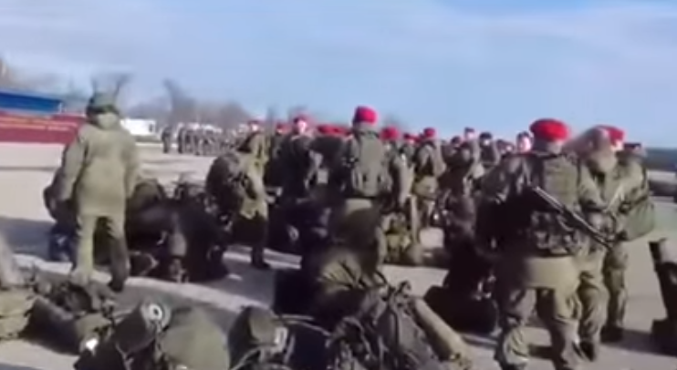 Чеченские контрактники отправляются в Сирию / Скриншот видео 
