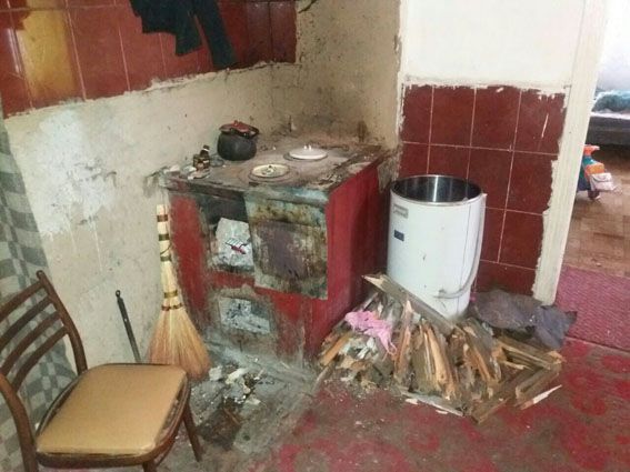 На Донеччині отримали обмороження діти, яких мати залишила у холодному будинку (фото) На Донеччині отримали обмороження діти, яких мати залишила у холодному будинку (фото)