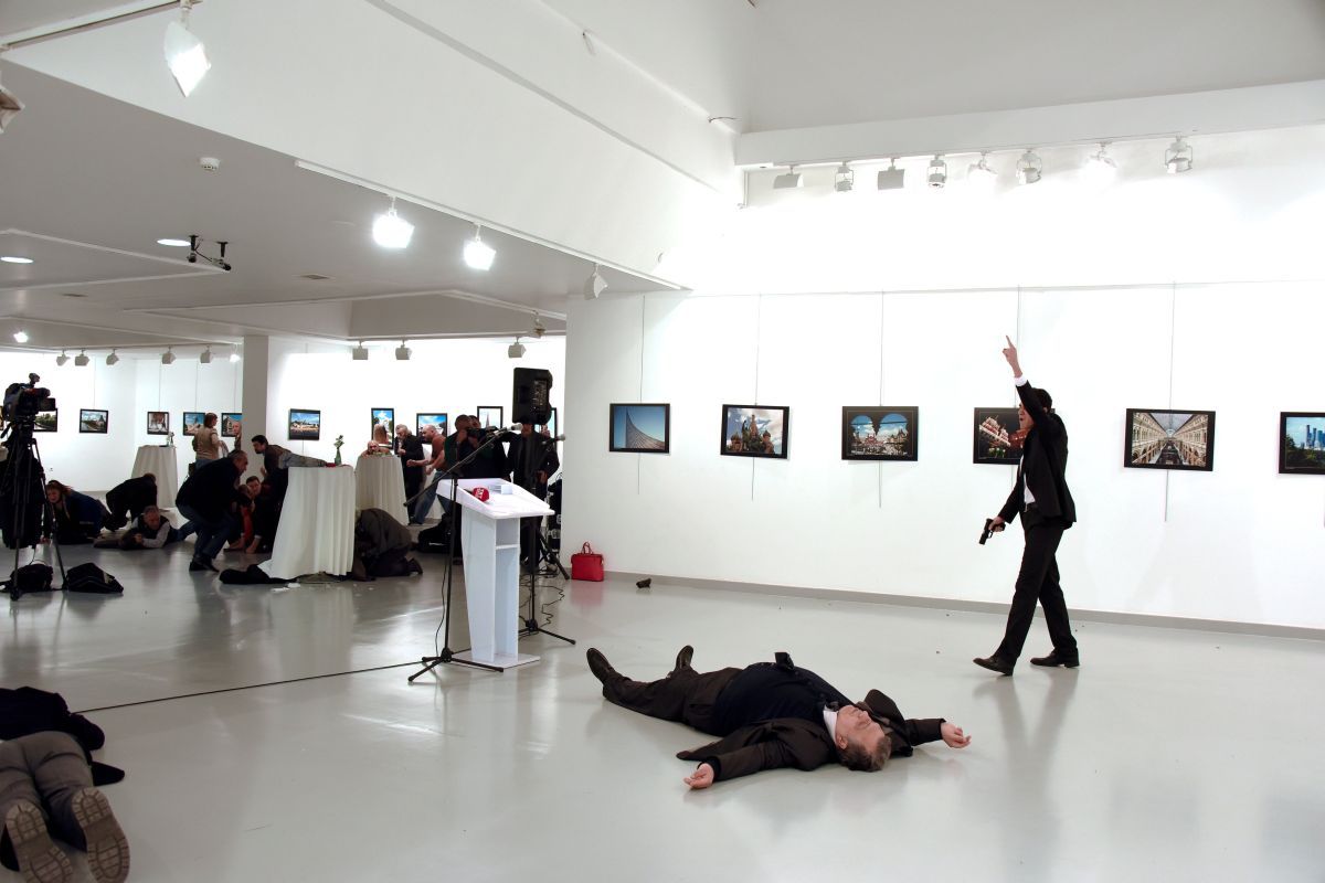 Российский посол был убит в Анкаре / REUTERS