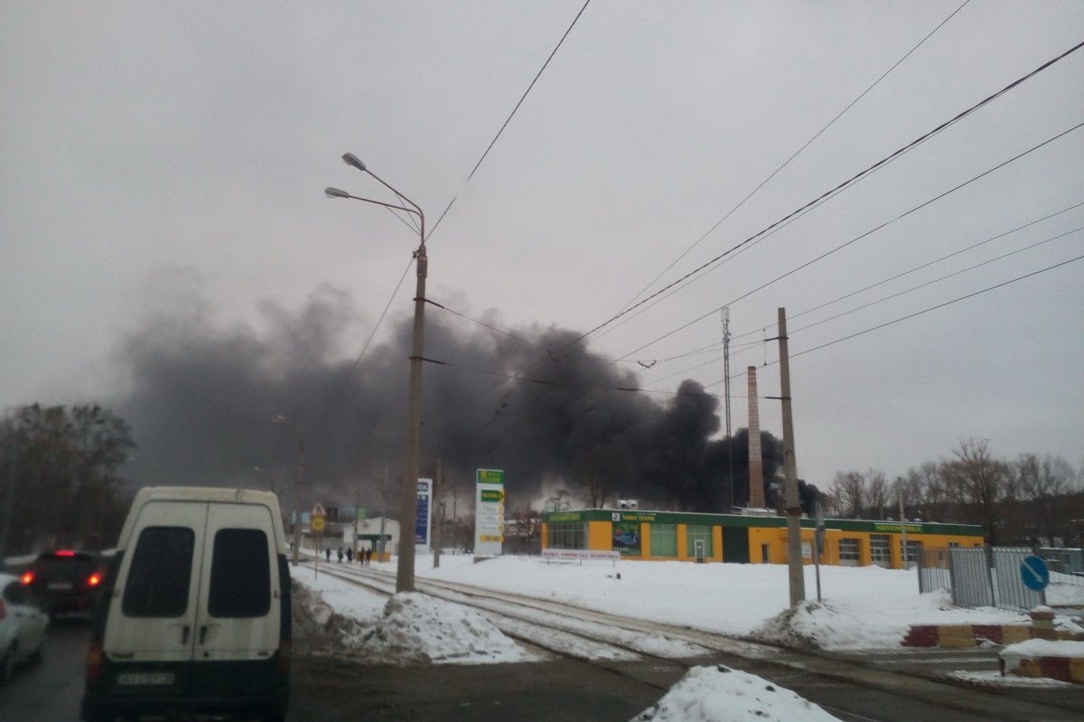 В Харькове пожар на складе с пластиковыми изделиями / ГСЧС В Харькове пожар на складе с пластиковыми изделиями / ГСЧС