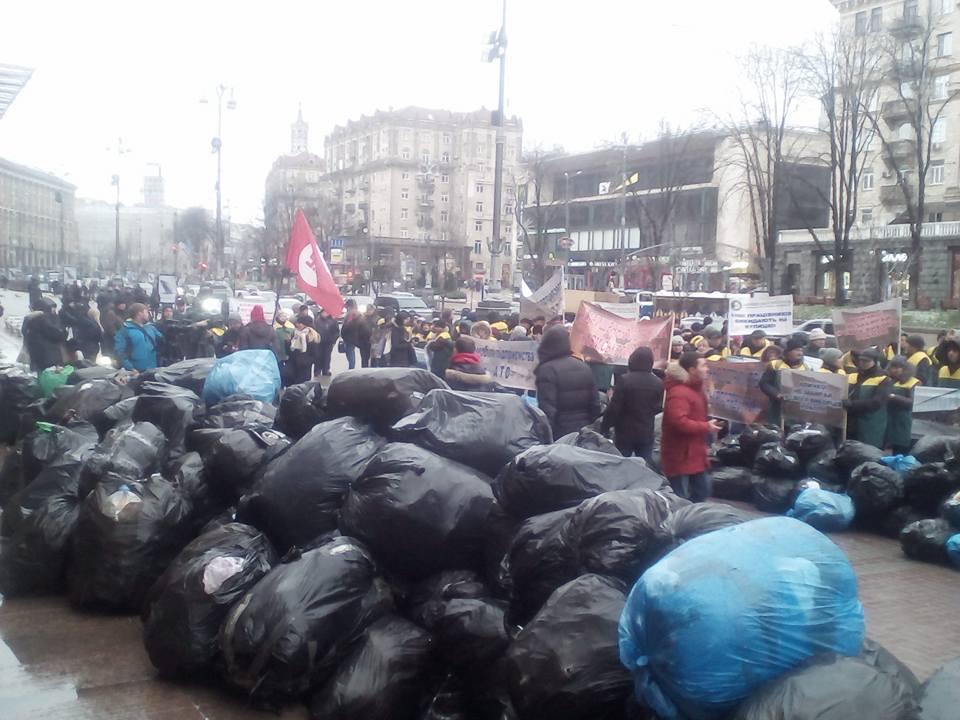 Люди протестуют против сноса МАФов / facebook.com/vladislav.krasinskiy Люди протестуют против сноса МАФов / facebook.com/vladislav.krasinskiy