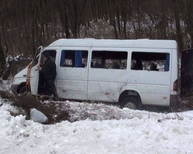 Причиной аварии мог стать гололед / gorod.cn.ua Причиной аварии мог стать гололед / gorod.cn.ua