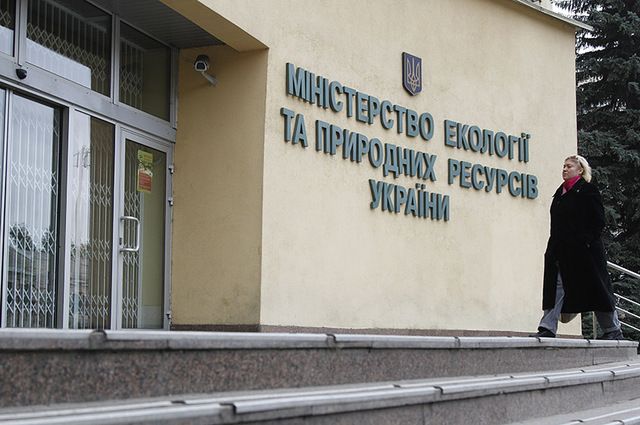 Министерство аннулировало лицензии на обращение с опасными отходами у 26 спецпредприятий / фото antikor.com.ua