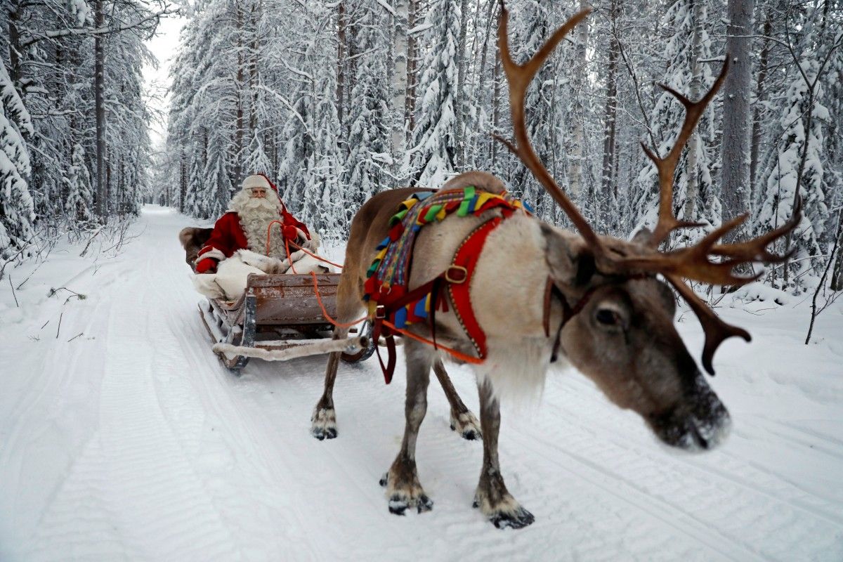 По данным американских военных, за минувшие сутки Санта-Клаус доставил миллиарды порадков детям всего мира / Иллюстрация REUTERS