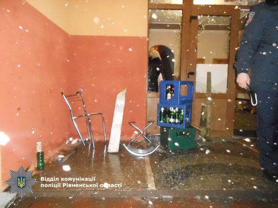На Рівненщині відбулася масова п'яна бійка / Нацполіція На Рівненщині відбулася масова п'яна бійка / Нацполіція