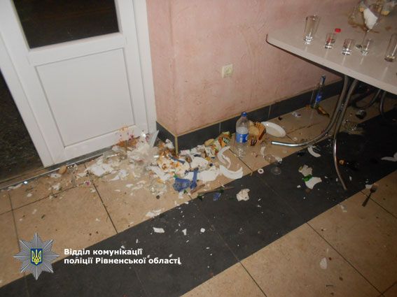 На Рівненщині відбулася масова п'яна бійка / Нацполіція На Рівненщині відбулася масова п'яна бійка / Нацполіція