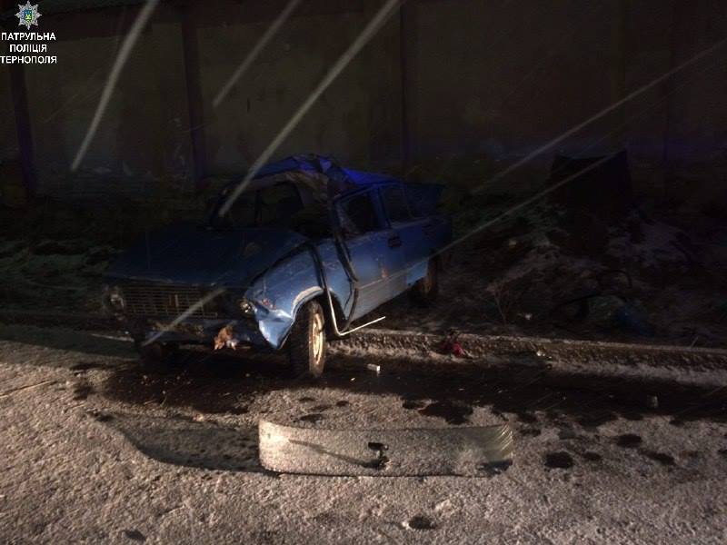 Водій не справився з керуванням та в'їхав в огорожу / tp.npu.gov.ua Водій не справився з керуванням та в'їхав в огорожу / tp.npu.gov.ua