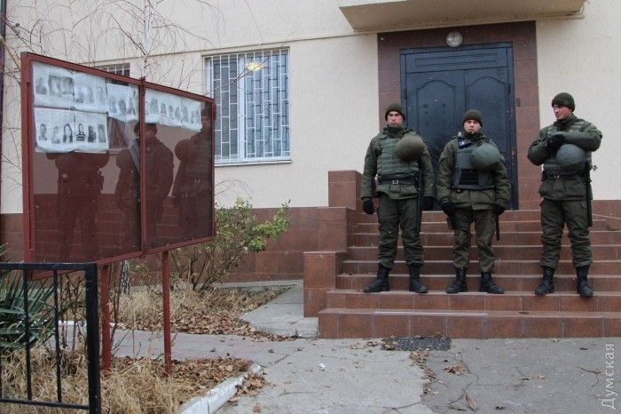 Правоохоронці, які затримали в Одеській області підозрюваного у подвійному вбивстві / Dumskaya.net Правоохоронці, які затримали в Одеській області підозрюваного у подвійному вбивстві / Dumskaya.net