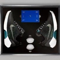 В США стартовали продажи кроссовок Nike, которые самостоятельно завязывают шнурки (видео)