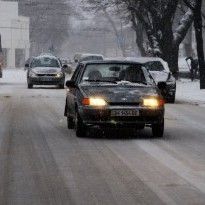 Синоптики попереджають про ожеледицю та сильний вітер в Україні