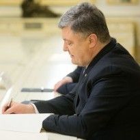Poroshenko enacts sanctions against main Russian parties, Putin's friend