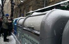 В центре Львова установили мусорные контейнеры европейского образца