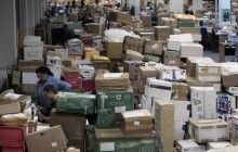 В Киеве работница почты присваивала подарочные сертификаты, а затем обменивала их на косметику и духи - полиция