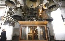 В память о Майдане: Михайловский монастырь три часа бил в колокола (фото)