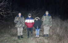 На Закарпатье пограничники достали из-подо льда двух вьетнамок, которые нелегально перебегали границу