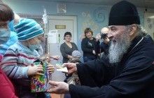 Предстоятель УПЦ поздравил маленьких пациентов Национального института рака с днем святого Николая (фото)