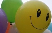 В російському кафе чотири сестри побилися зі співробітницями психлікарні через кульку, що луснула (відео)