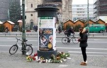 Берлин после трагедии на рождественской ярмарке: местные несут цветы и свечи (фоторепортаж)