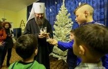 Праздник для детей, потерявших семью: подарки из рук митрополита и секрет, который всегда поможет (фото)