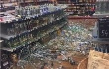 Алкоапокаліпсис у Тернополі: в місцевому супермаркеті обвалилися стелажі з алкоголем (фото)