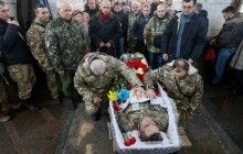 У Києві попрощалися з військовим, який загинув на Світлодарській дузі (фото, відео)