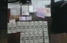 У Дніпрі затримали депутата міськради при спробі дати комунальникові $1,5 тисячі хабара (фото)