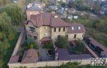 В Харькове судья одолжил у мамы-пенсионерки 800 тысяч на строительство особняка почти за 2 миллиона (фото, видео)
