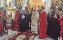 Делегація УПЦ літала у Тбілісі вітати Патріарха Грузії і привезла мощі, яким вклонилися тисячі вірян
