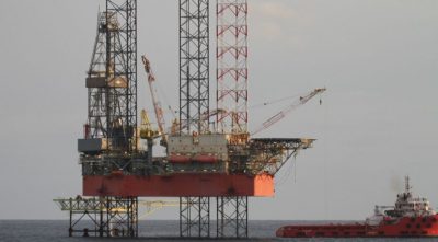 Военный корабль РФ преградил путь украинскому пограничному судну в Черном море (фото, видео)