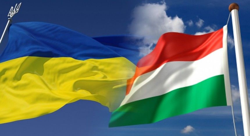 Hungary's consulate reportedly issues Hungarian passports to Ukrainians (Video)