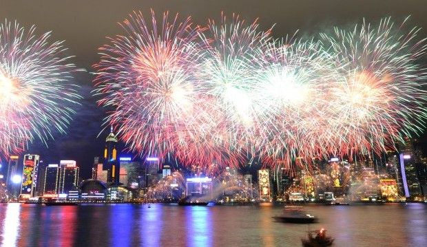 Фейерверк в Гонконге / newyearseveidea.com Фейерверк в Гонконге / newyearseveidea.com