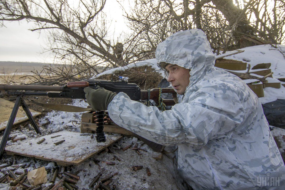Позиции украинских военных на Донбассе до сих пор под огнем / Фото УНИАН