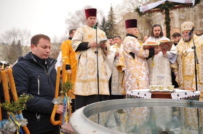Завершилося міжконфесійне водосвяття окропленням усіх присутніх свяченою водою / пресс-служба ТОДА Завершилося міжконфесійне водосвяття окропленням усіх присутніх свяченою водою / пресс-служба ТОДА