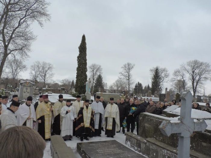 На завершення присутні вшанували пам'ять всіх українських героїв спільною молитвою / Фото прес-служба ТОДА На завершення присутні вшанували пам'ять всіх українських героїв спільною молитвою / Фото прес-служба ТОДА
