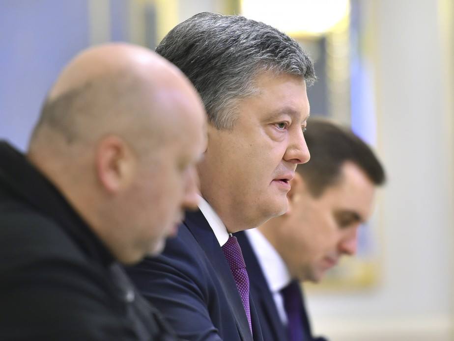 Совещание Порошенко с силовиками о Авдеевки / Фото УНИАН Совещание Порошенко с силовиками о Авдеевки / Фото УНИАН