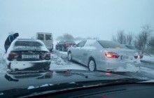В плену стихии: на трассе Одесса-Рени застряли до 30 авто, есть больные люди и маленькие дети (фото)