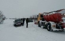 В Измаил прибыла колонна автомобилей, освобожденных из снежных заносов на юге Одесской области