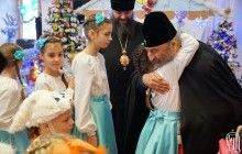 Предстоятель УПЦ відвідав дитячі будинки, якими опікується Банченський монастир