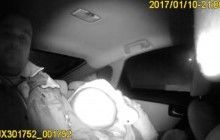 Во Львове патрульные спасли мужчину, который в мороз лежал на улице (видео)