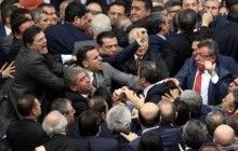 Турецькі депутати побилися під час обговорення розширення повноважень Ердогана (фото, відео)