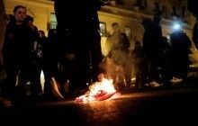 "Мы - народ": в Вашингтоне противники Трампа закидали яйцами гостей бала республиканцев